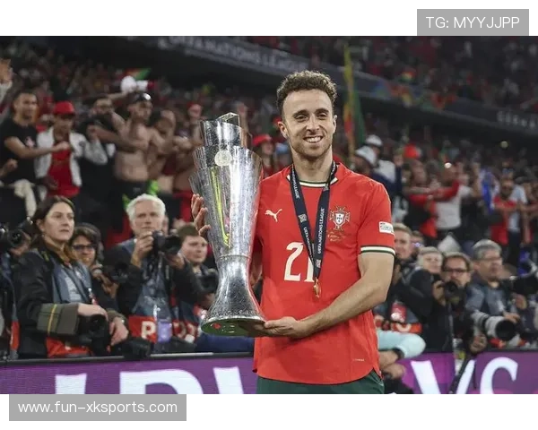 利物浦长传攻门造成混乱，若塔补射建功